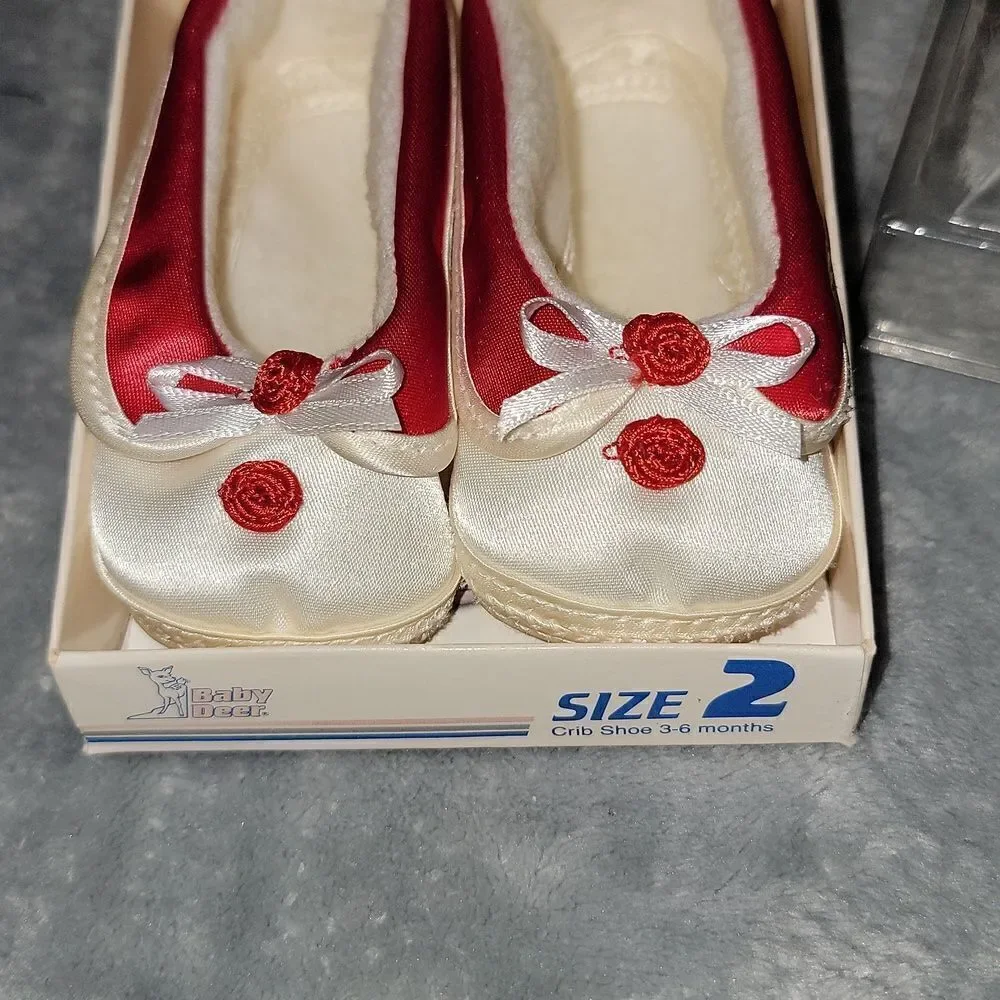 Vintage New Baby Deer White / Red Satin Like Shoes Size 2 (3-6 months)